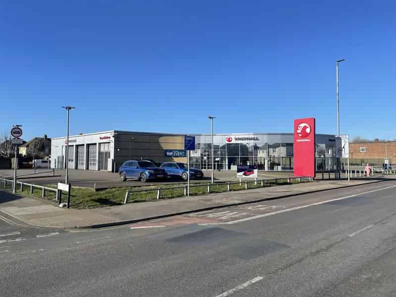Car Showroom Portsmouth 8405 sq ft To Let