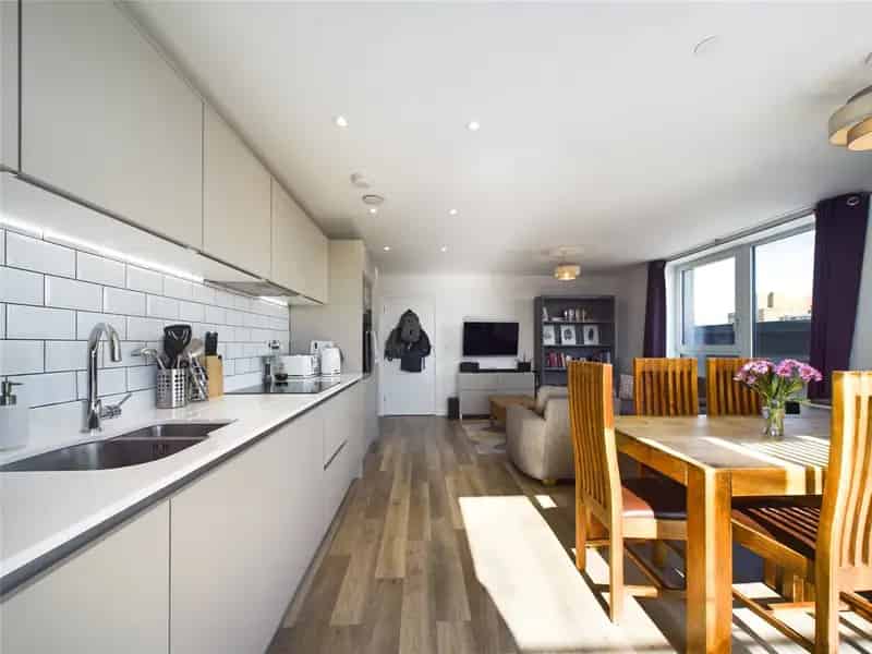 1 Bedroom Penthouse Apartment in London N4 with City Views