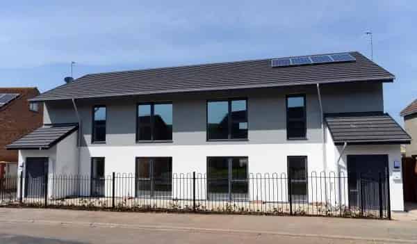 2 Bed Flat with Own Entrance and Parking
