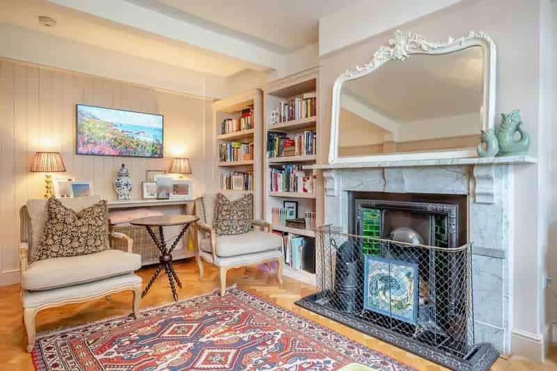 5 Bedroom Cottage with 2 Acre Paddock Near Northampton