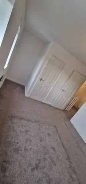 Large House with Garden and 2-Car Driveway