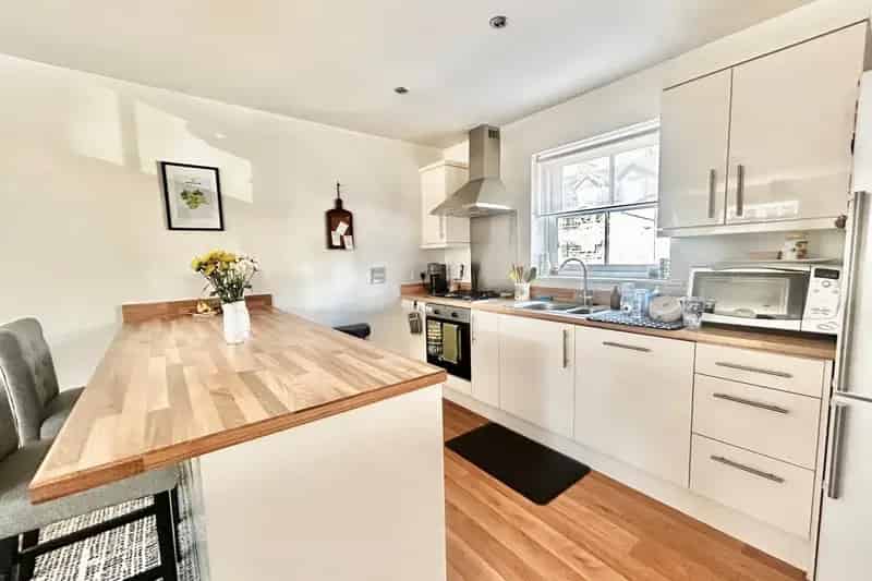 Three Bedroom Townhouse Near Harrogate Train Station Zero Deposit