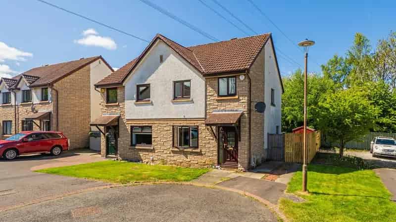 3 Bedroom Semi Detached House for Sale in Brunstane Edinburgh