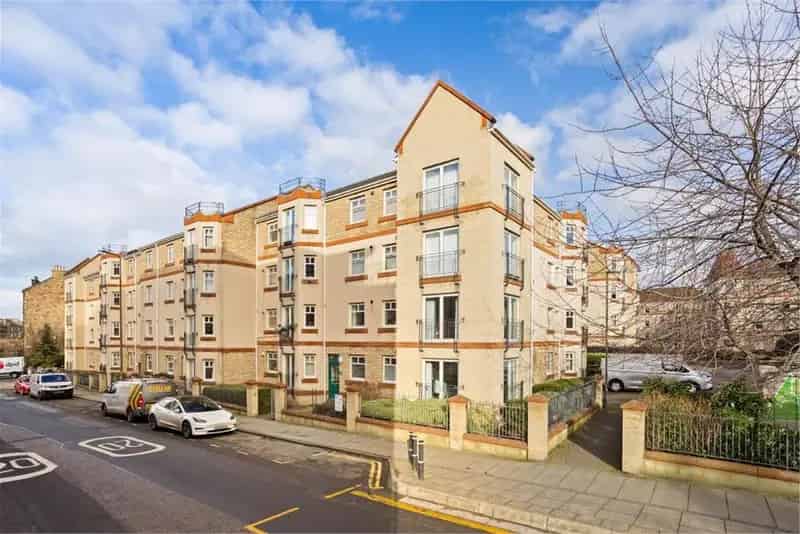 2 Bed Flat Ground Floor Edinburgh City Centre