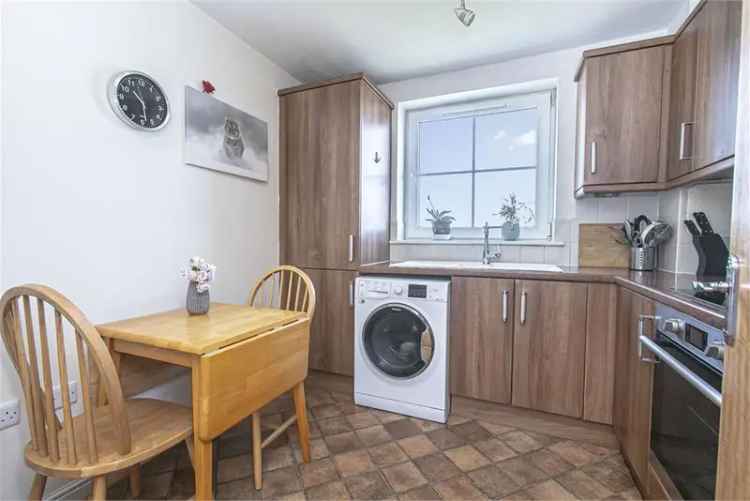 2 Bed Top Floor Flat Edinburgh - Executive Apartment