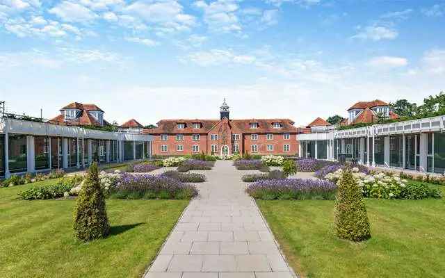 The Sandars Retirement Apartments: Exquisite Living in Surrey