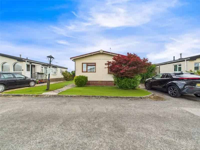 2 Bedroom Detached Over 50s Park Home for Sale
