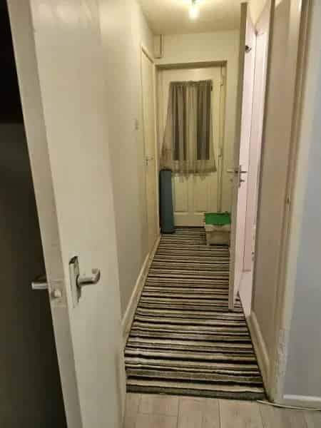 2 Bed House Near Hospital Schools Shops 6 Year Old
