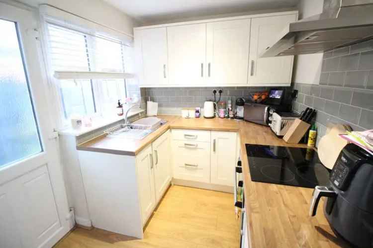 2 Bedroom Mid Terrace House for Sale Bulkington