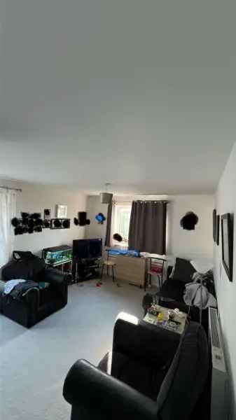 Flat For Rent in Wealden, England