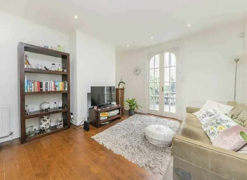 Spacious Abbeville Village Maisonette with Private Garden