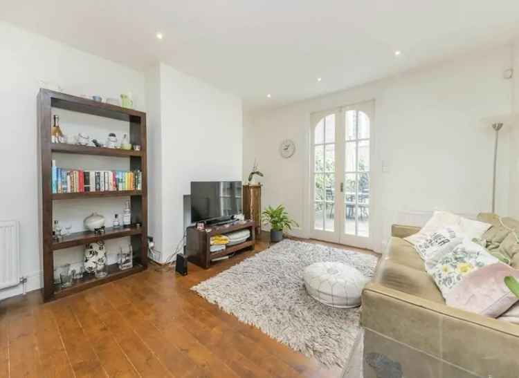 Spacious Abbeville Village Maisonette with Private Garden
