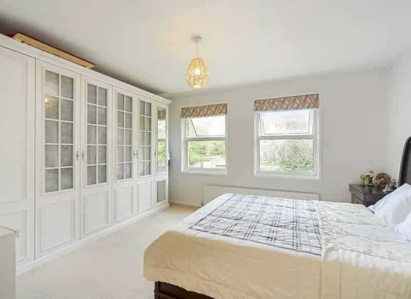 Four Bedroom Townhouse Near North Ealing South Facing Garden Off Street Parking
