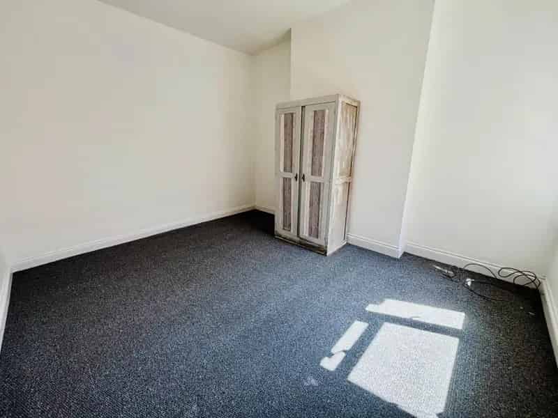 1 Bedroom Flat To Let Near Town Centre