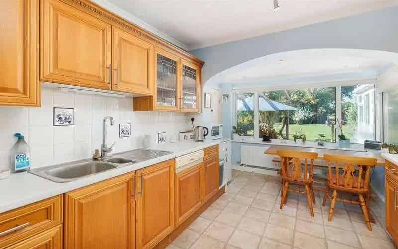 2 bed house for sale