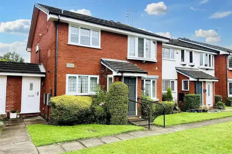 2 Bedroom Flat for Sale Hale Village