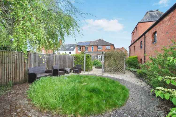 2-Bedroom Flats Investment Property Modernization Needed Large Garden