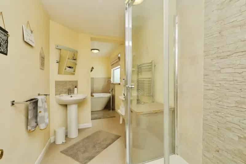 Spacious Family Home Canalside Village Location Garage Workshop