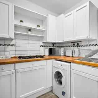 3 Bedroom House in Birmingham Sleeps 7 Modern Design Private Garden