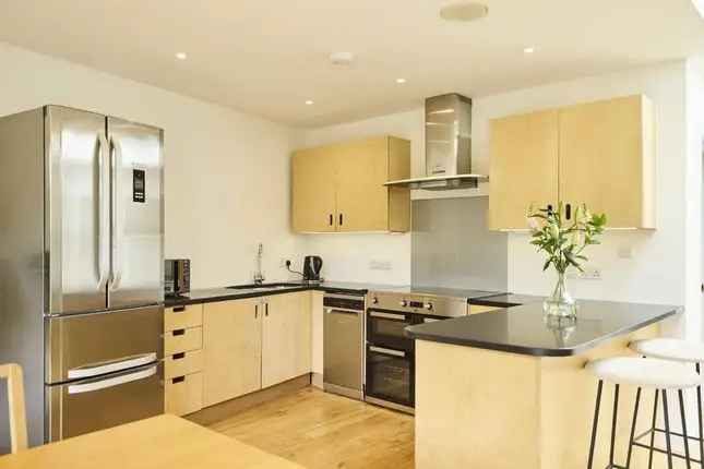 Flat for sale in Gwendolen Avenue, London SW15