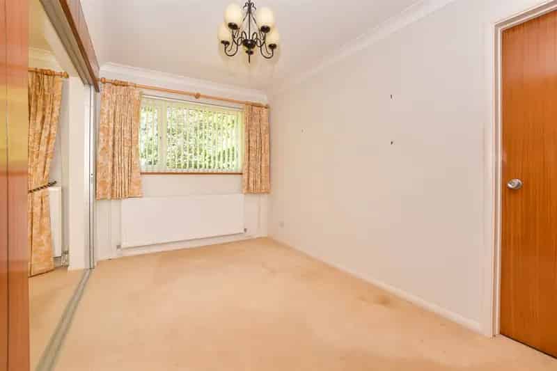 3 Bedroom Link Detached House for Sale in Tenterden