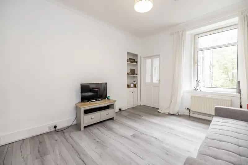Modern 2-Bed Aberdeen City Apartment - Gas CH, Double Glazing, Upgraded