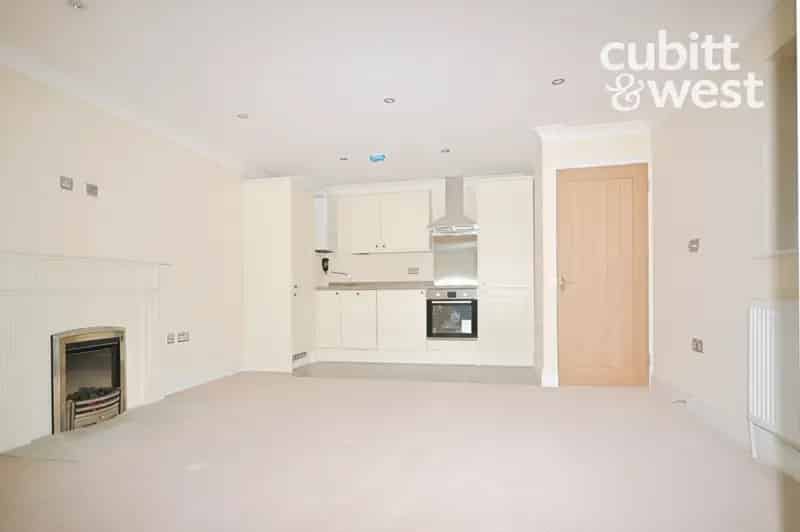 2 Bedroom Ground Floor Maisonette To Rent