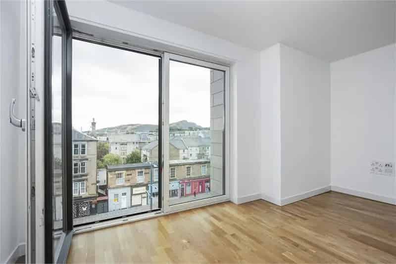 2 Bed Flat Fourth Floor Leith Engine Yard Development