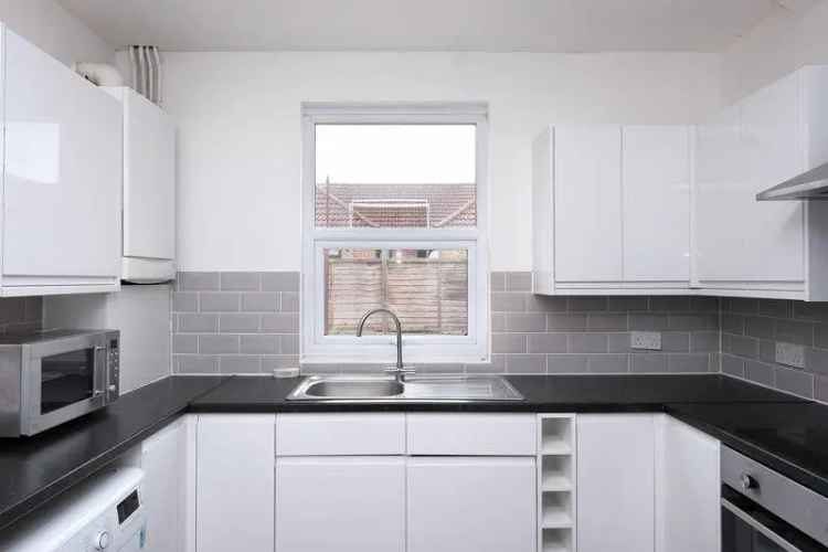 5 Double Bedroom Terraced House Near Elm Grove