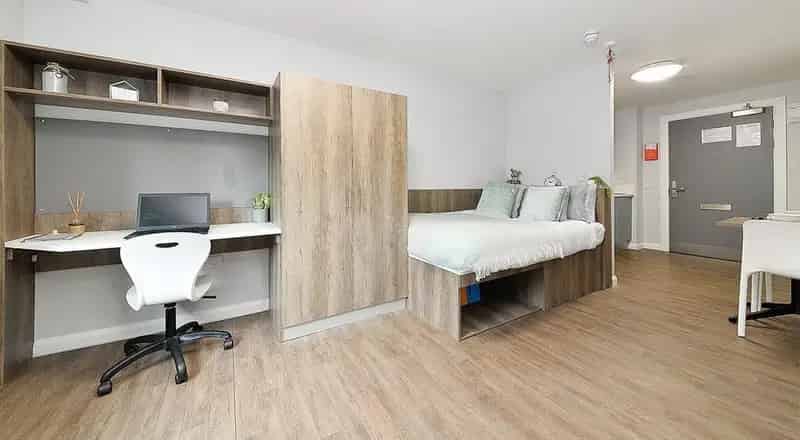 Edinburgh Student Studio Apartment - Modern Amenities Included