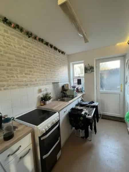 3 Bed Semi Detached House Near Amenities