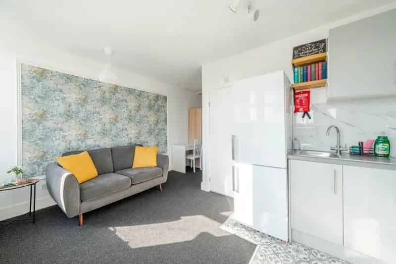 Two Bedroom Flat near Northumberland Park Station - Zero Deposit