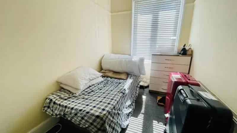 Freehold 5-Bed House with Ground Floor Shop High Rental Potential