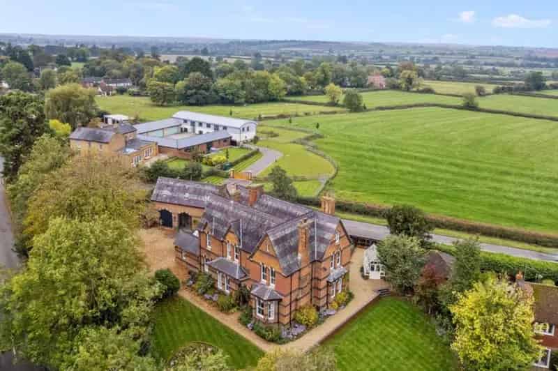6 Bed Grade II Listed Vicarage 5753 sq ft Tebworth Bedfordshire