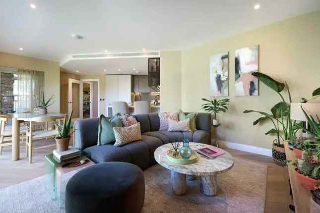 Flat for sale in Park Street, London SW6