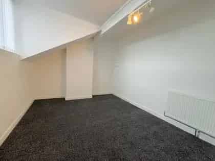 2 Bed House for Rent in Leeds Near Schools and Amenities