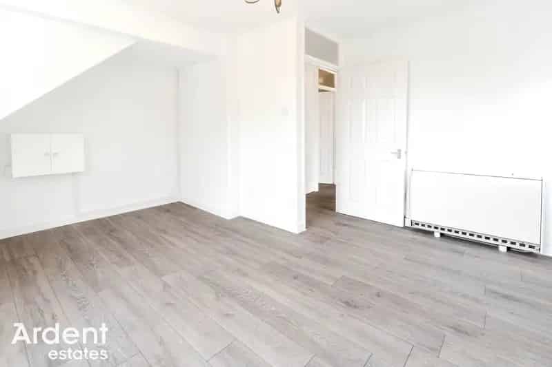2 Bedroom Apartment Chelmsford Central Location