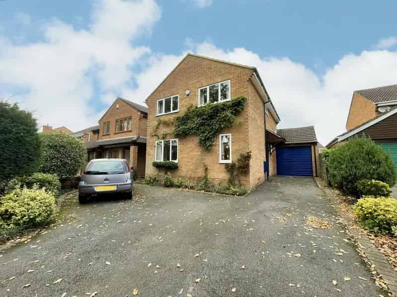 4 Bedroom Detached House For Sale