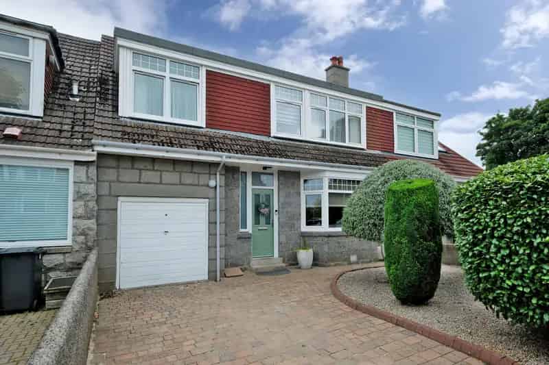 Stunning 4 Bed West End Terrace House