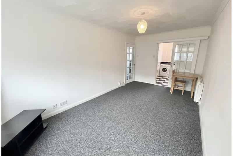 1 Bed Ground Floor Flat with Parking Largs