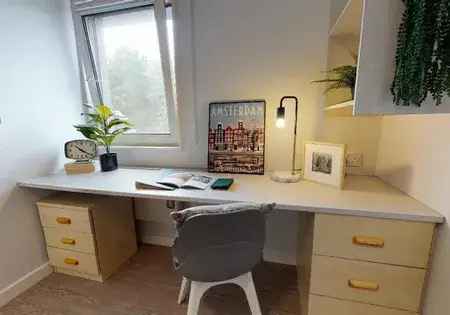 1 Room Flat Manchester 32m² Small Double En Suite Gym