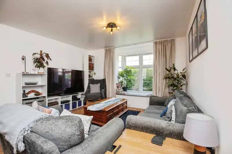 2-Bed Ground Floor Apartment Near Worthing Seafront