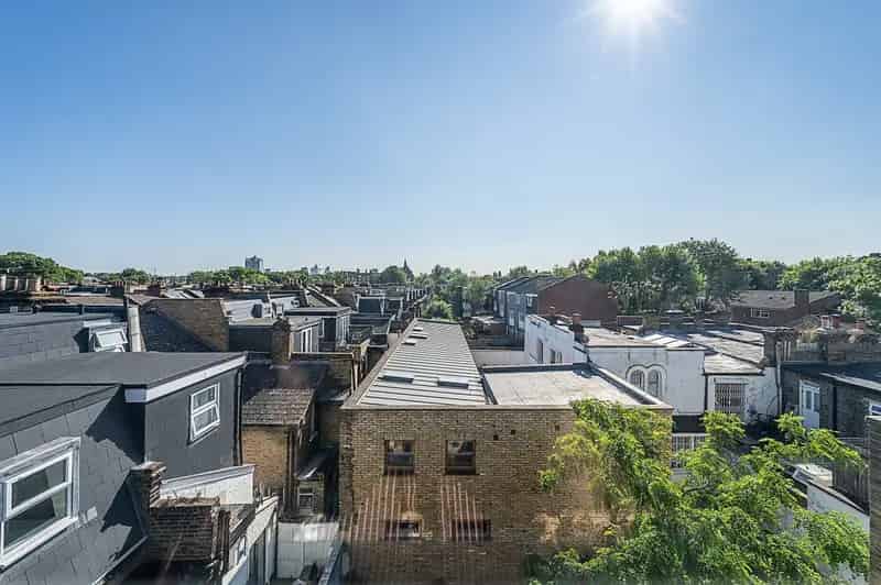 2 Bedroom Flat for Sale near Clapham Junction