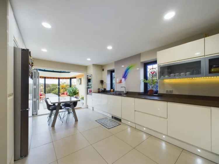4 Bedroom Detached House For Sale in Nottingham