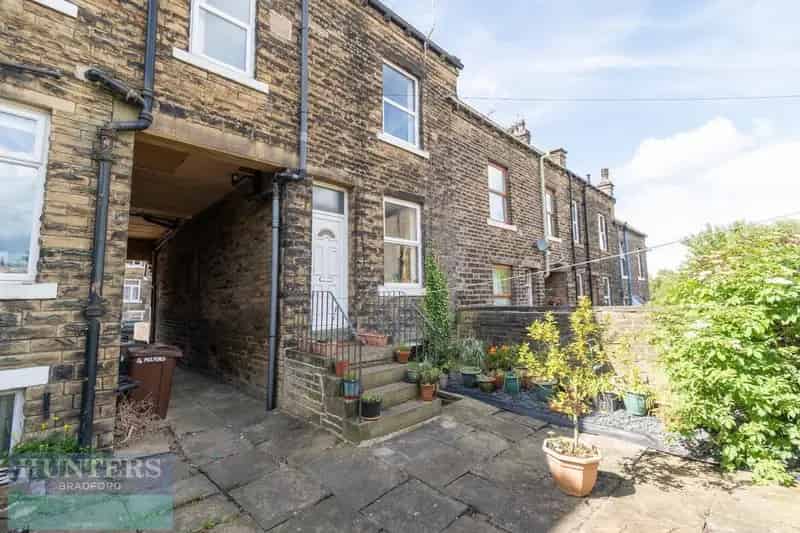 2 Bedroom House to Rent in Bradford - Modern Open Plan Living