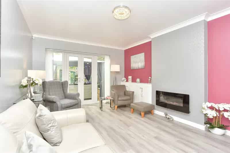 3 Bedroom Terraced House for Sale New Ash Green