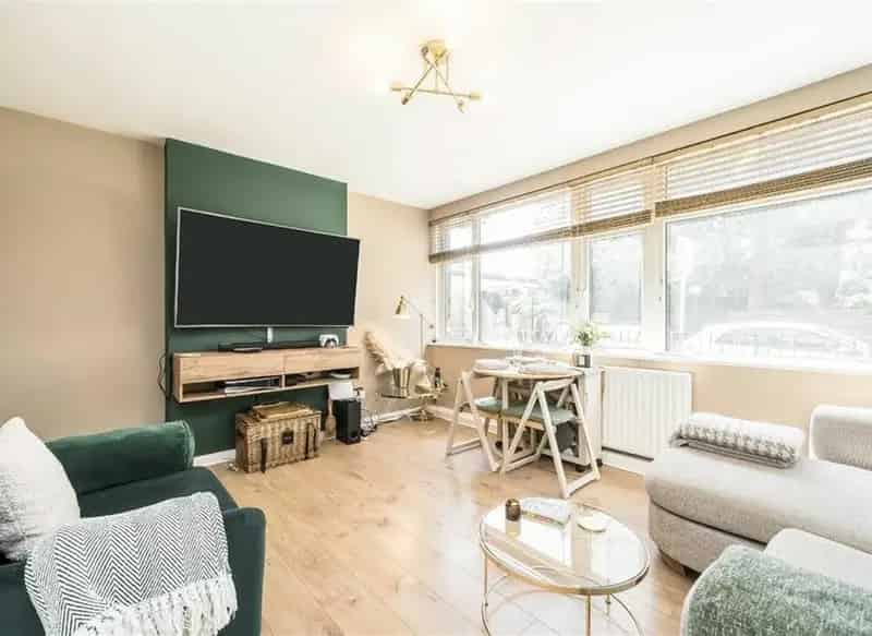 2-Bedroom Flat near Greenwich Park and Maze Hill Station