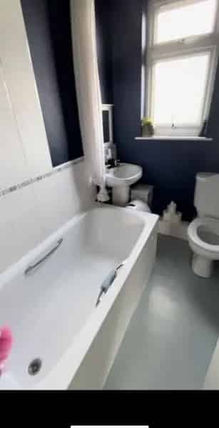 Large 2 Bed House with Garden Near Town Centre