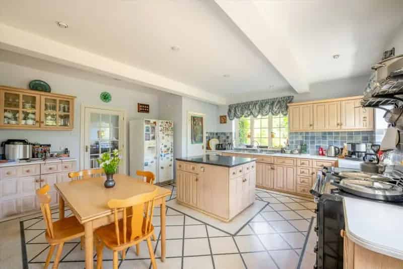 Family Home Wildernesse Estate Sevenoaks 1.5 Acres Garden Tennis Court