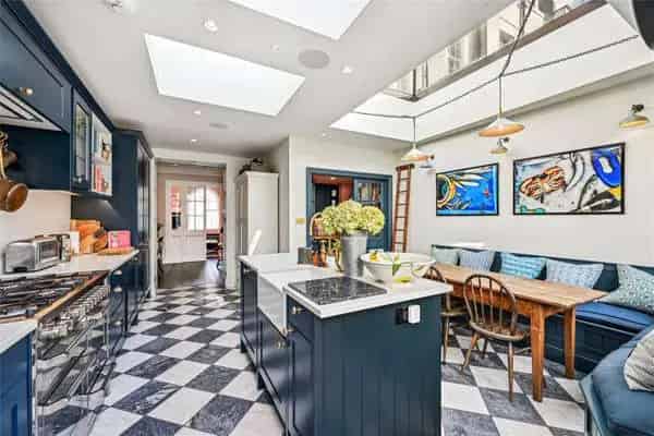 Five Bedroom Family Home near St Peter's Square